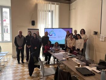 Povezovanje starejših skozi izobraževanje odraslih: srečanje projekta Social Circles v Rimu