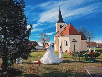 Advent v Kungoti
