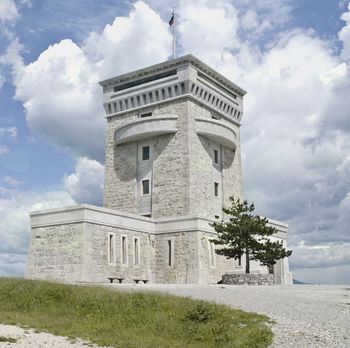 Javno zbiranje ponudb za oddajo poslovnega prostora na Cerju v najem