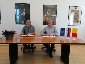 Podpis pogodbe za ureditev Kampa Sela na Krasu