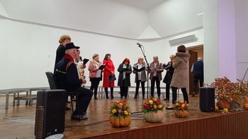 Revija pevskih zborov Občine Miren - Kostanjevica privabila veliko občinstvo na Kostanjevico na Krasu