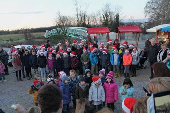 Božični sejem v Mirnu obsijan s soncem