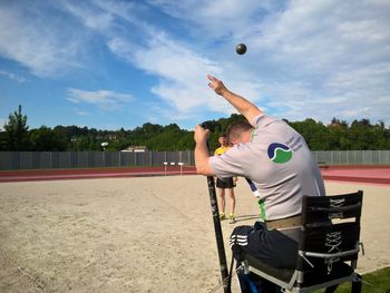 Ogorčen boj ekip paraplegikov Ogorčen boj ekip paraplegikov