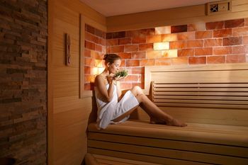 Ženski dan za razvajanje in urica ličenja v hotelu Natura