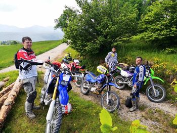 Rokovnjači na motorjih