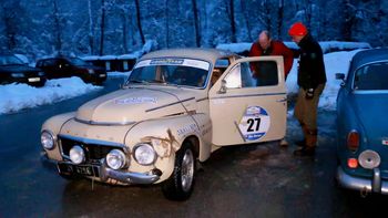 Zimski reli starodobnikov skozi Polhov Gradec