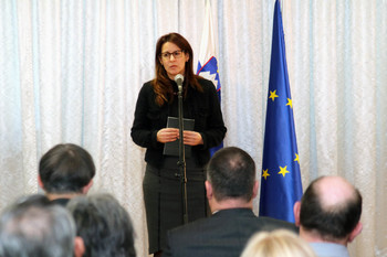 Razstavo 100 je odprla ministrica za obrambo