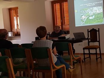 Predstavitev izgradnje centra za mikrodaljinsko ogrevanje na lesno biomaso Kobarid in javna razprava o predlaganem novem parkirnem režimu v Kobaridu