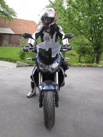 Za večjo varnost voznikov enoslednih motornih vozil