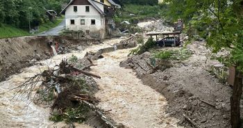 Povečano zdravstveno tveganje za sodelujoče pri odpravljanju posledic poplave