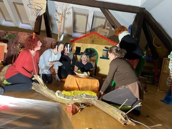 Gledališka predstava Teta Marjanca in medved