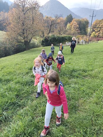 Prvi pohod mladih planincev in odkrivanje zakladov narave Prvi pohod mladih planincev in odkrivanje zakladov narave