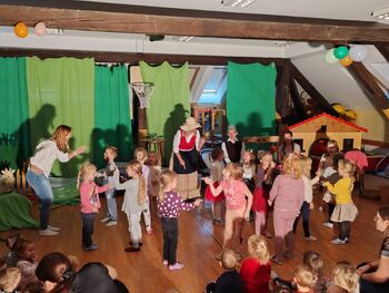 Razigrani Plesni škratki v Vrtcu Vransko