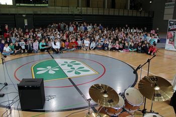 GLASBENIK Z VELIKIM SRCEM GLASBENIK Z VELIKIM SRCEM