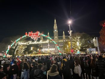 OBISKALI SMO PREDBOŽIČNI DUNAJ