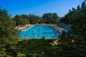 Brezplačno kopanje za socialno ogrožene otroke in begunce iz Ukrajine