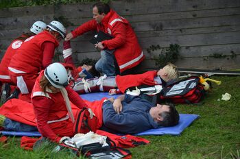 TEMELJNI PROGRAM USPOSABLJANJA ZA BOLNIČARJA PRVE POMOČI 