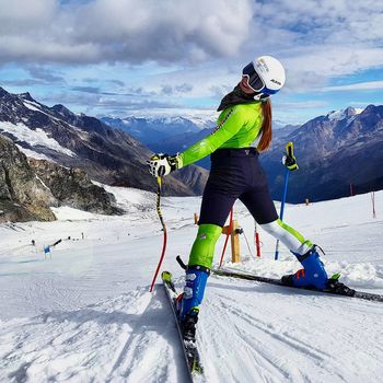 S smučkami v nove zmage