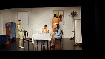 Premiera treh veseloiger Premiera treh veseloiger