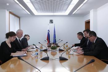 Mladinska iniciativa za 3. razvojno os obiskala predsednika Državnega zbora dr. Milana Brgleza