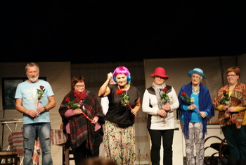 Življenje pa teče naprej