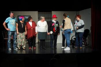 Življenje pa teče naprej   