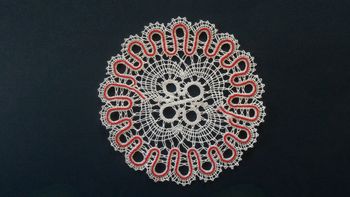 Razstava članic študijskega krožka in članic Društva klekljaric Koroške, sekcija »LIPA« Ravne