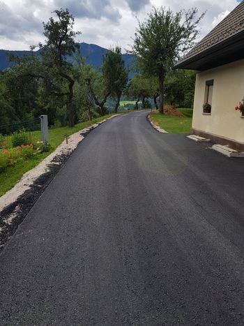 Asfaltiranje/protiprašna zaščita na Brdinjah