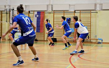 Člani do poraza, naši mladi odbojkarji nadaljujejo z zmagami 