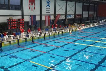 V Mariboru Dejan Šteharnik z novim mladinskim rekordom na 100 prsno