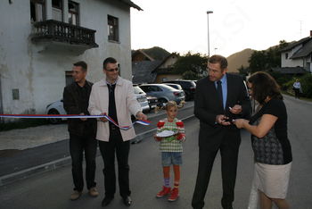 Otvoritev rekonstrukcije cestišča in obnove vodovoda v Krašnji Otvoritev rekonstrukcije cestišča in obnove vodovoda v Krašnji