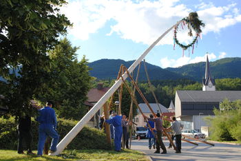 UTRINKI S POSTAVLJANJA MLAJA NA STAR NAČIN, OB DNEVU DRŽAVNOSTI