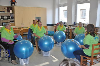 Žoga bend na noge spravil VDC