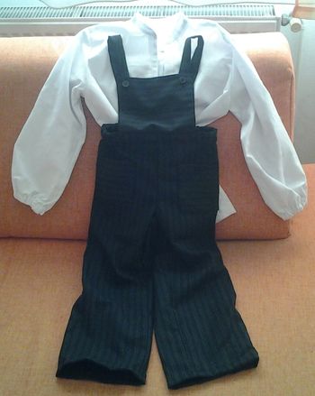 Otroško folklorno skupino Nageljček oblekle Koščeve šivilje Otroško folklorno skupino Nageljček oblekle Koščeve šivilje