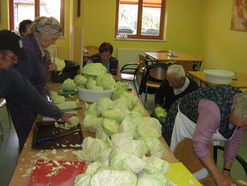 Stanovalci Našega doma so ribali zelje