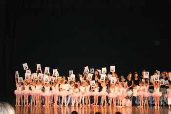 Deset let baletne šole Balerina 