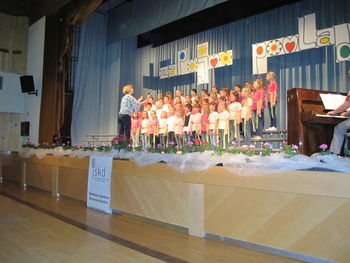 Zapojmo pomladi-Območna revija otroških in mladinskih pevskih zborov