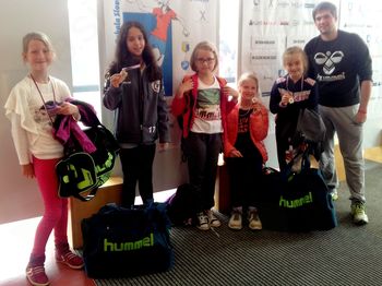 Slovenjgraški osnovnošolci na zaključnih  festivalih  mini-rokometa 