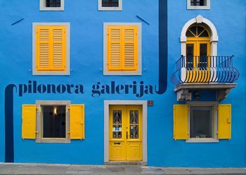 Pilonova galerija v juniju