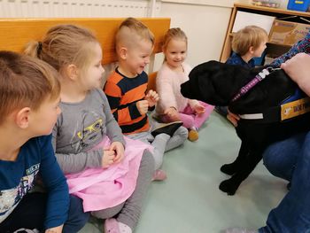 OBISK TAČKE POMAGAČKE V SKUPINI ROŽICE OBISK TAČKE POMAGAČKE V SKUPINI ROŽICE