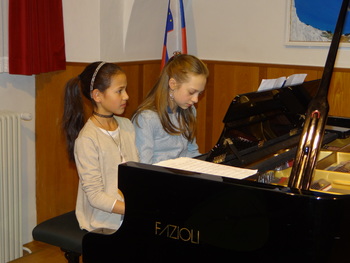 Večer štiriročnih skladb za klavir