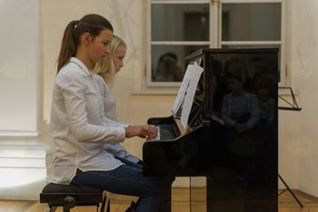 Nastop klavir štiriročno