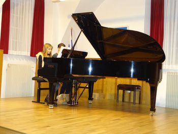 Nastop "Klavir štiriročno"