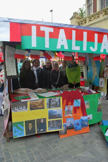 OŠ Antona Bezenška predstavlja Italijo OŠ Antona Bezenška predstavlja Italijo
