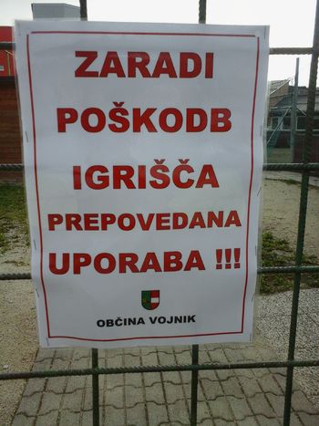 V Vojniku zapora igrišča z umetno travo