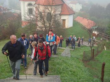 Pohod ob prazniku občine Vojnik s kostanjevim piknikom na Tomažu