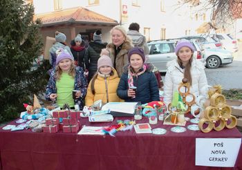 Praznično vzdušje v Novi Cerkvi se je začelo s sejmom na vasi
