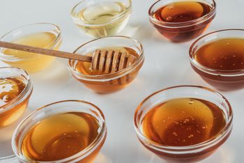 Zakaj je med boljši od sladkorja?