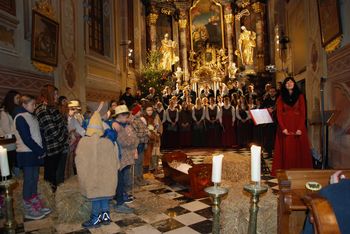 V Novi Cerkvi odzvanjalo v duhu Slovenskega božiča in drugih slovenskih pesmi