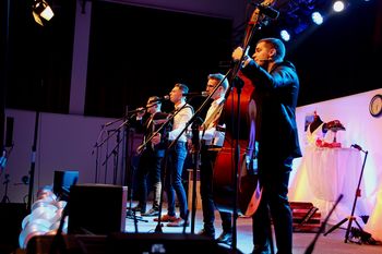 Klateži »zažigali« na koncertu